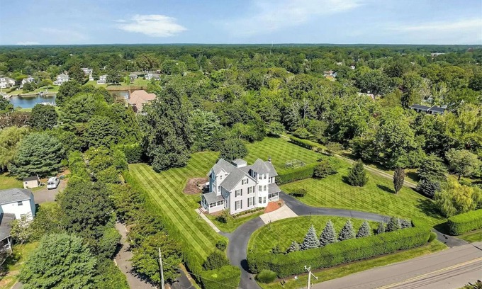 Center Moriches House | Long Island waterfront beauty sleeps up to 12, just minutes from Great South Bay