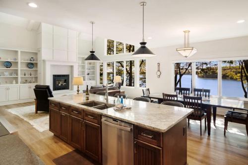 Traverse City House | Long Lake Fox Den - Dog Friendly