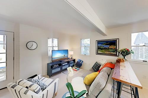 Provincetown Apartment | Long Pier Lodge