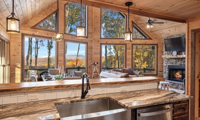 Cherry Log Cabin | Long Range Mtn Views in Aska~4Br~Game Rm