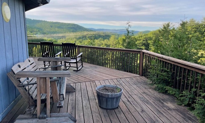 Millers Creek Cabin | Long Range Views, Easy Access, WIFI, Pet Friendly, Gas Log Fireplace, Deck