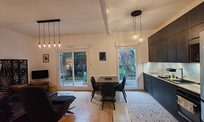 Faubourg de l'Arche Apartment | Long Stay Courbevoie Charmant Apt T3 Jardin + Terrasse, Calme, Proche Transports