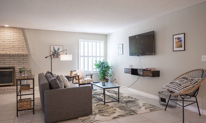 Winchester Condo | Long Stay Cozy Vegas Strip Condo | King Bed & Strip Views