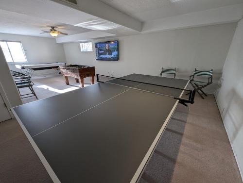 Northeast Heights House | Long stays welcome! Across from trailhead,game rm!