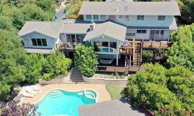 Northwood - Tara House | Long-Term Stay at Lavish & Serene Hilltop Mansion