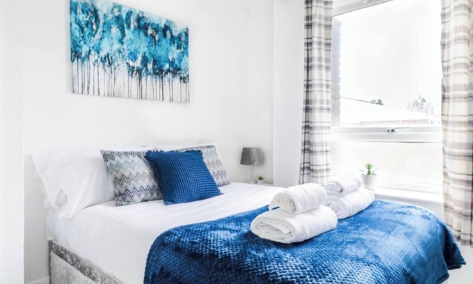 Horley Apartment | Longbridge Apartment Close to Gatwick, Longbridge Apartment- 1BR close to Gatwick
