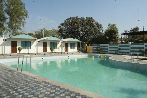 Rajawas Resort | Longdrive Restaurant Hotel & Resort