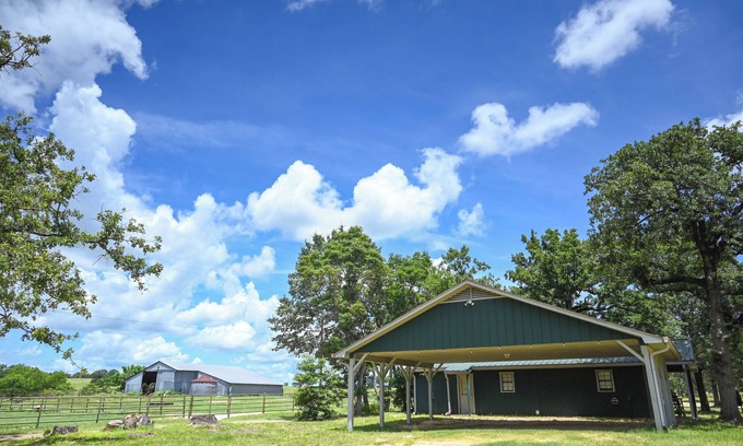 Edom House | Longhorn Lake House - Arcridgeranchresort.com