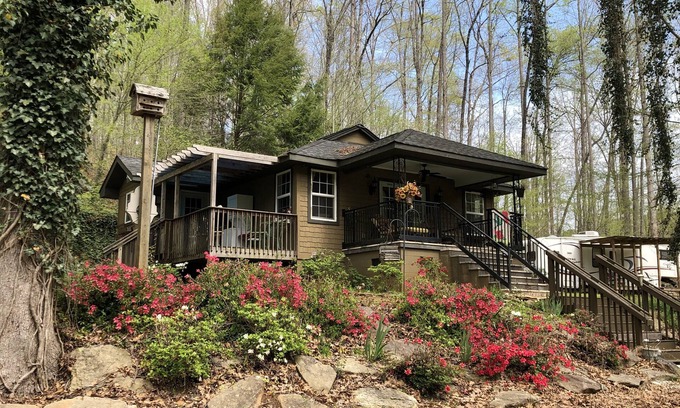 Westminster Cottage | Longrifle Lodge