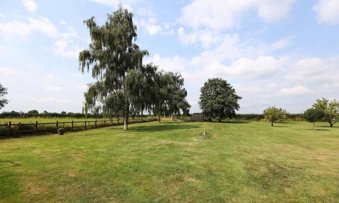 Trowle Common House | Longscroft Lodge - Sleeps 4