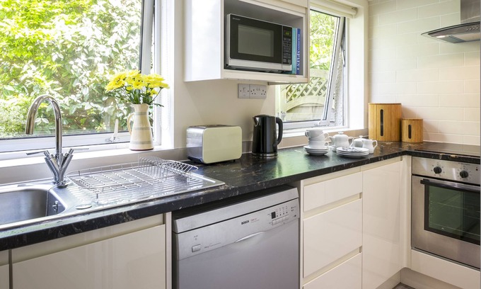 Gwithian Apartment | Longships Apartment - two bedroomed apartment within a 15 min walk of the beach.