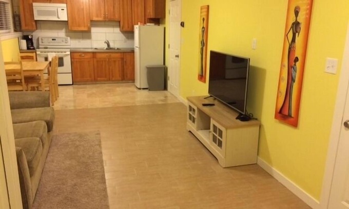 Black Mountain House | LongTerm Rental - Black Mountain, 1 Bdm + Mud Room Bright Basement Suite