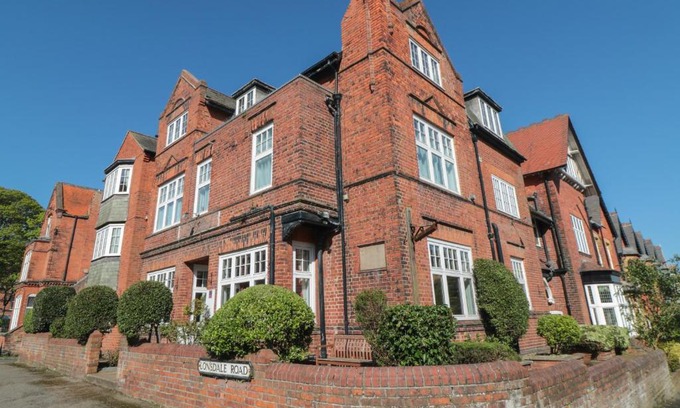 South Cliff House | Lonsdale Villa