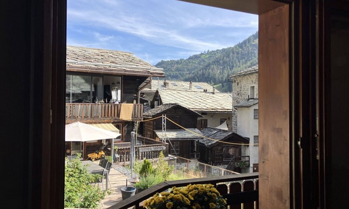 St. Niklaus Ski Chalet | Lonyˋs Wanderlust: Your Alpine Base Camp in the Heart of St. Niklaus