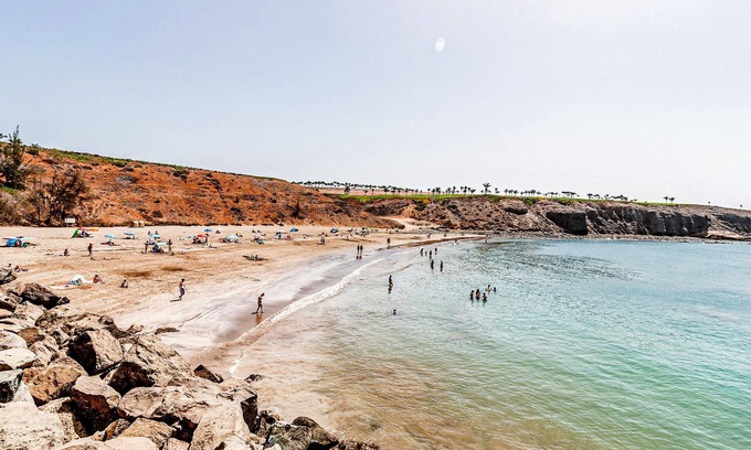 Pasito Blanco House | Look forward to a wonderful vacation in this inviting vacation home near the sea.