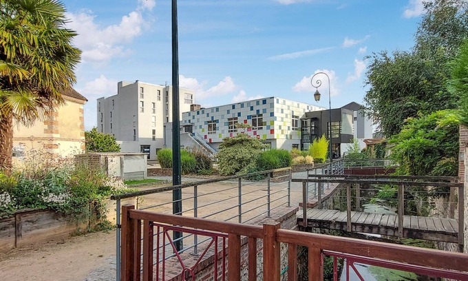 Pont-Audemer Apartment | Look forward to this tasteful and modern vacation apartment in a central location of Pont-Audemer.