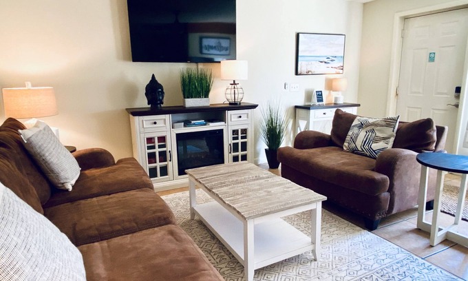 Biltmore Beach House | Look no further! Gulf of Mexico , steps to waterfront! Gulf Getaway 😀🌞🏝👙🌊