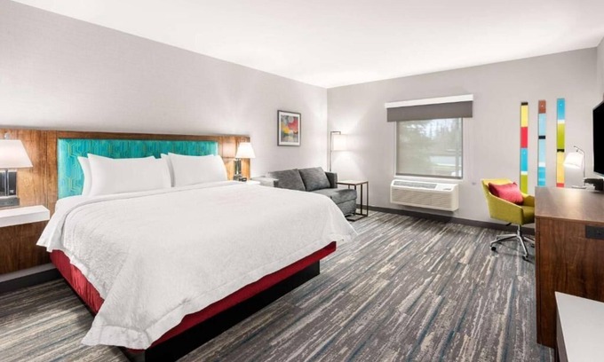 Tigard House | Look No Further! Free Parking, Pool, Minutes to Portland Children’s Museum!