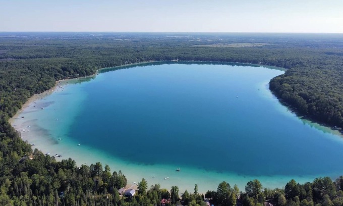 Hillman House | Looking for a great family getaway in Northern Michigan? This place has it all!