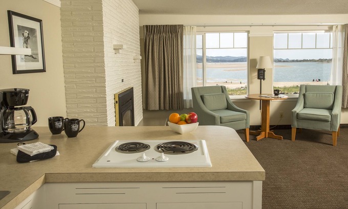 Lincoln City Hotel | Looking Glass Inn