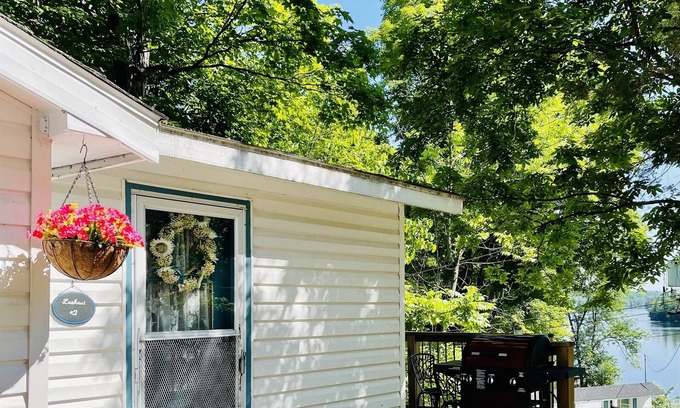 Leeds and the Thousand Islands Cabin | Lookout 2 Cabin on Charleston Lake