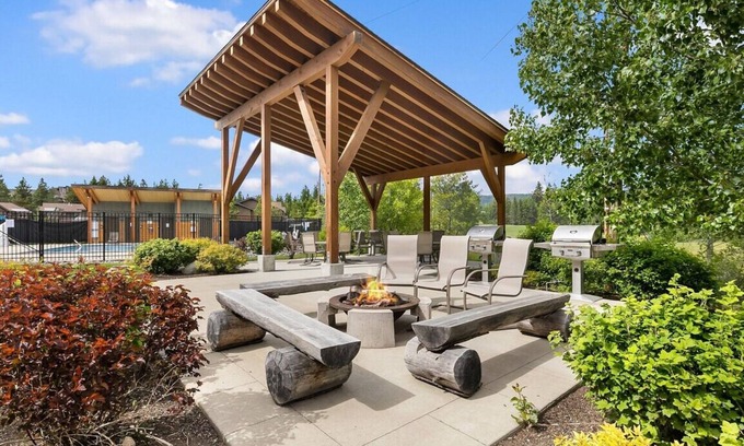 Cle Elum Hotel | Lookout Mountain