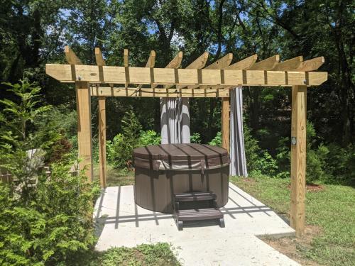 Lookout Valley Neighborhood Association House | Lookout Tiny Cabin 5 Min To Downtown Chattanooga