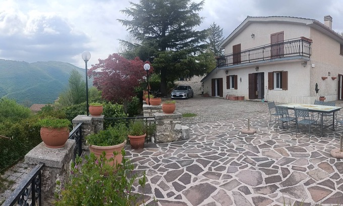 Jenne Villa | LOOKS OUT ON THE ANENE VALLEY IN FRONT OF SIMBRUINI MOUNTAINS