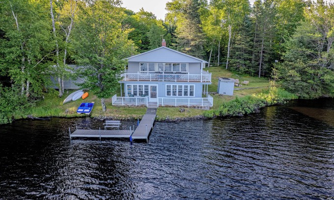 Michigamme House | Loon's Cove: Just listed! A Peaceful Autumn Lakeside Retreat