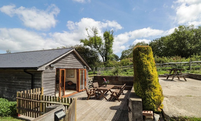 Battle Cottage | LOOSE FARM LODGE, pet friendly, character holiday cottage in Battle