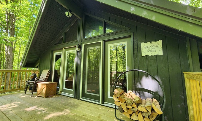 Elmira Cabin | Loose Moose Lodge - Lakes of the North