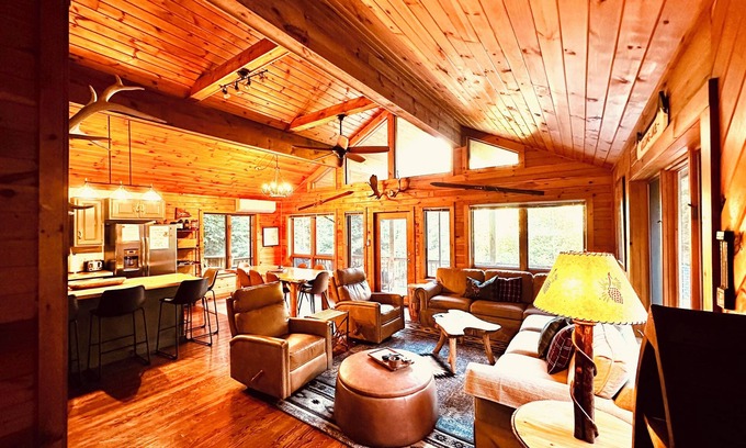 Schroon Lake House | Loose Moose Lodge: Hot Tub, 4-Season Retreat Near Gore Mountain & Schroon Beach