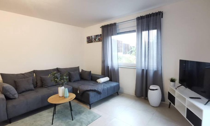 Kitzingen Apartment | LOOT: Moderne Wohnung/Zentral