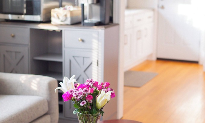 Stratford House | Lordship Charmer by the sea! Come vacation alone or bring the family!