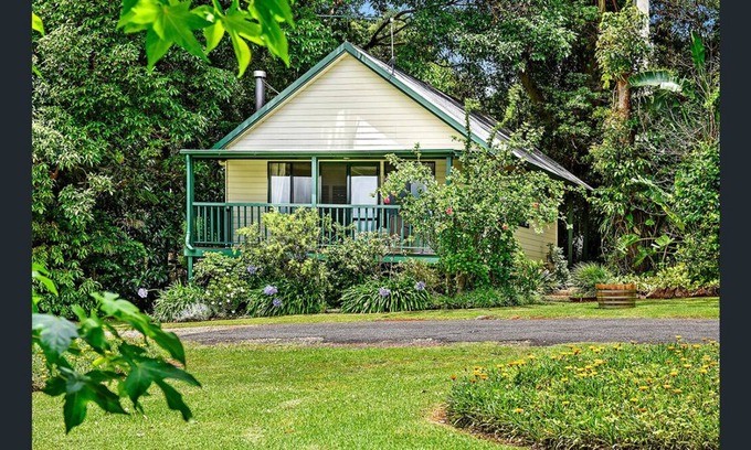 North Tamborine Cottage | Lorikeet Luxury Home - Mount Tamborine