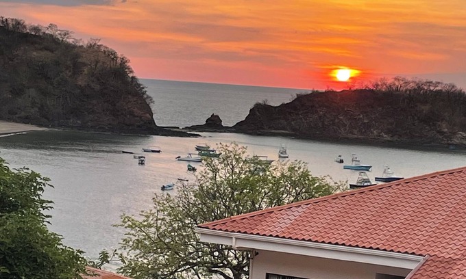 Playa Ocotal Condo | Los Almendros de OcotalnBeachfront property! Gorgeous ocean views & sunsets