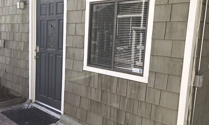 Westchester House | Los Angeles. Comfortable, clean Guest House just north of LAX