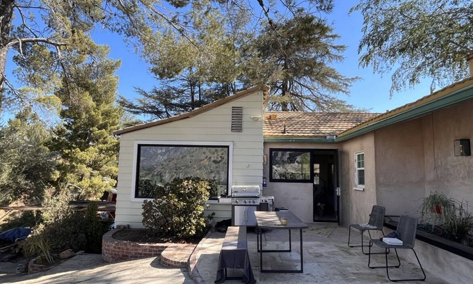 Sunland-Tujunga Villa | Los Angeles Forest Canyon House