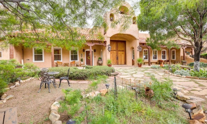 Cerrillos Villa | Los Cerrillos Hillside Hacienda on 65 Acres!