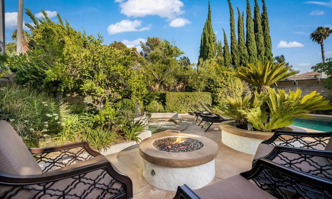 Buena Park House | Los Coyotes Villa - SoCal- Central to Top Attractions
