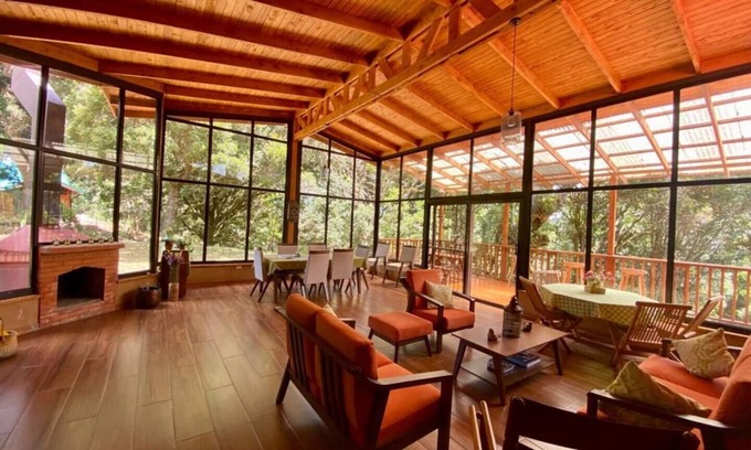 Canton Leon Cortes Castro Cabin | Los Encinos Forestry Cabin