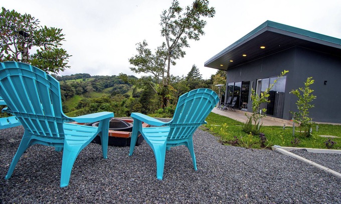 Quebrada Grande Cabin | Los Olivos Cloud Forest: Resting in Monteverde