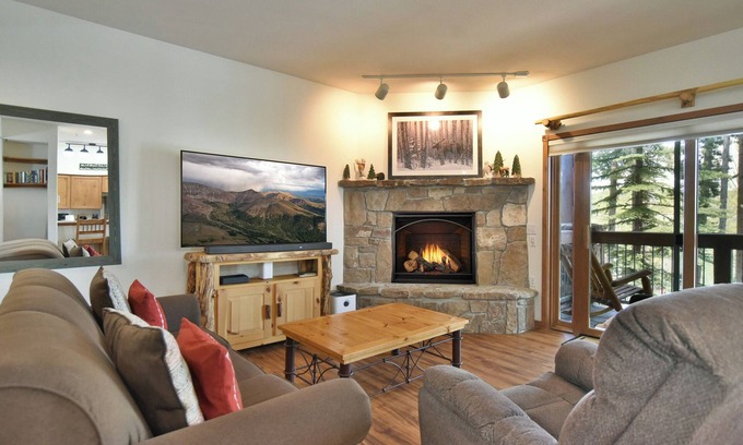 Breckenridge Condo | Los Pinos Après Getaway: Walk to Lifts & Town!