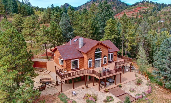 Woodland Park House | Lost Antler Lodge - 3 acres/hot tub/fire pit/close to town