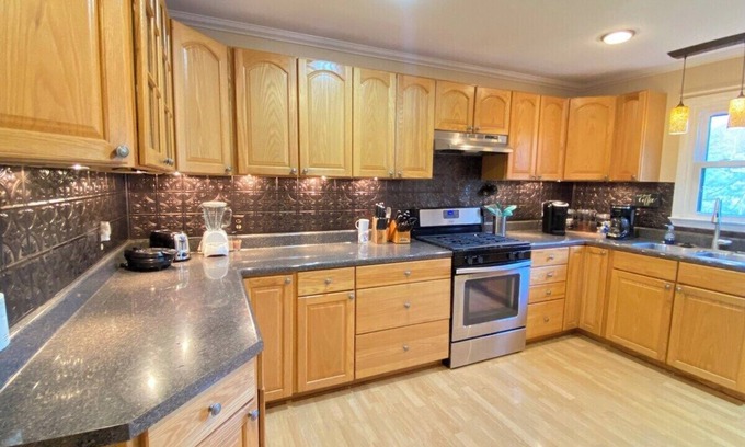 Canton Apartment | Lost Cove Lodge | Private Hot Tub w/Mountain View
