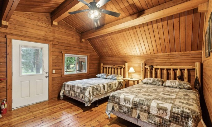 Grantsdale Cabin | Lost Horse Lodge - Double Queen Cabin #16 - PetsOK