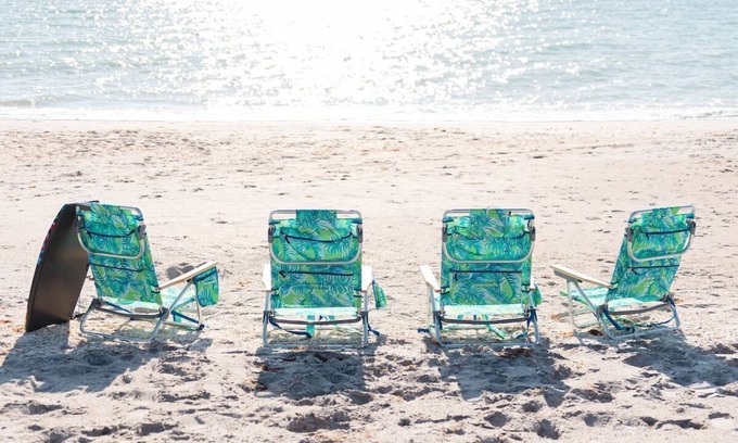 Englewood House | "Lost Loon" Oceanfront Cottage by Roxy Rentals