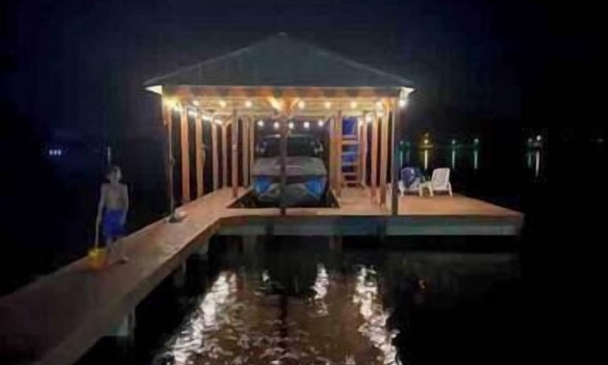 Lone Star House | Lost Pines Lake House * WITH HOT TUB*