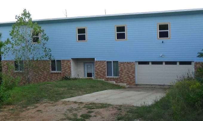 Bastrop County House | Lost Pines Lake House near Bastrop State Park and Buescher State Park.