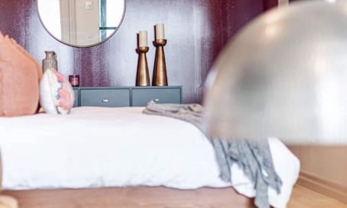 Stratford Apartment | Lot 44: Wood Forbes Unit 4 (King)
